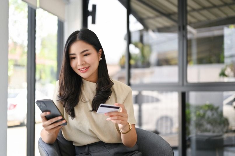 Kiểm tra biến động số dư hạn mức sau mỗi tháng thanh toán.