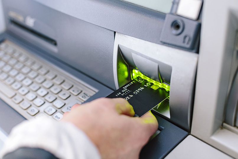 Rút tiền tại ATM