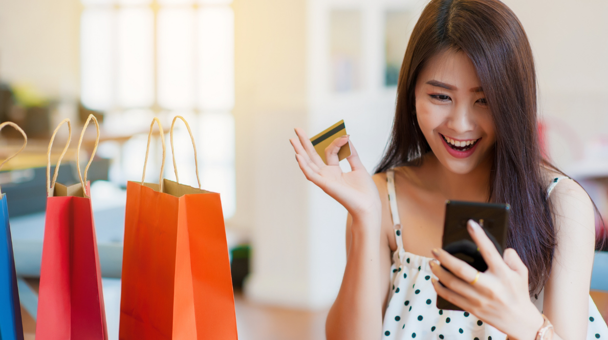 Mua sắm online giúp bạn dễ dàng lựa chọn đa dạng sản phẩm từ nhiều cửa hàng trực tuyến khác nhau.