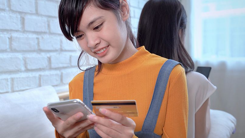 Chủ thẻ phụ phải đủ 18 tuổi trở lên
