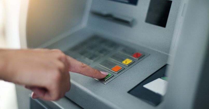 Chi phí cho mỗi lần rút tiền từ thẻ Visa khá cao