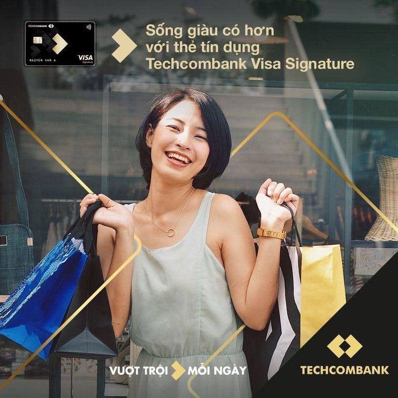 Thẻ tín dụng Techcombank Visa Signature được miễn lãi lên tới 55 ngày, giúp chủ thẻ thoải mái chi tiêu và chủ động thu xếp tài chính để thanh toán dư nợ.